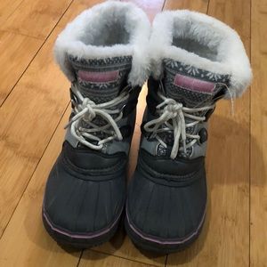 London Fog Tottenham snow boots size 3Y